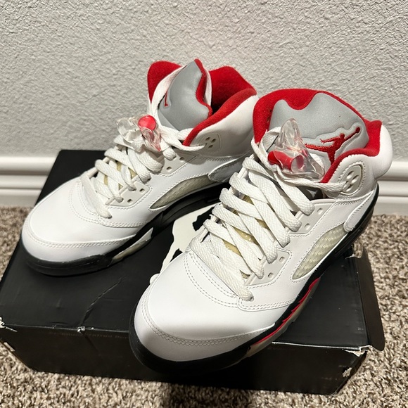 Air Jordan Retro 5 (Fire Red) - Picture 11 of 12